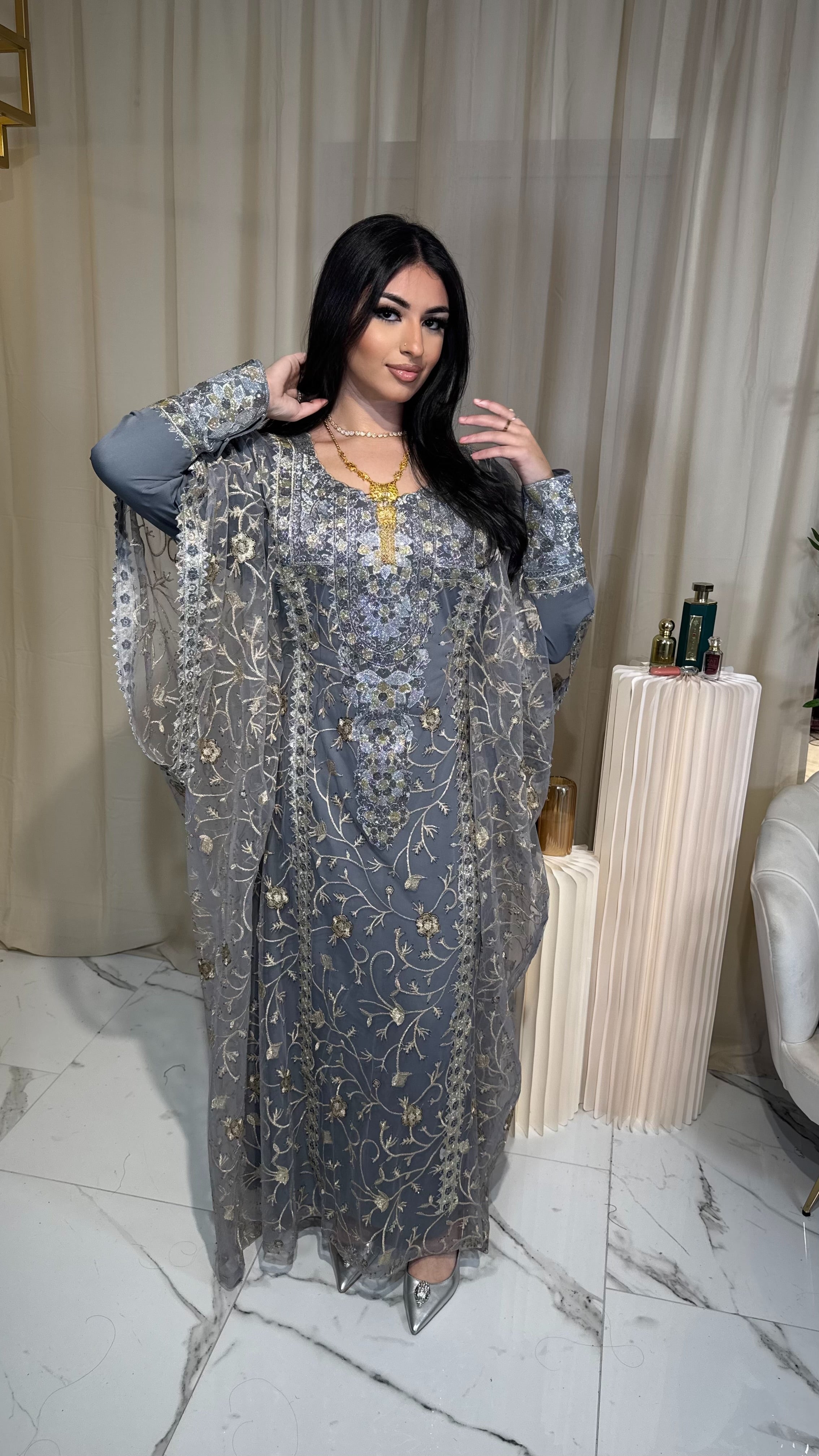 VIP Grey & Gold Emirati Thobe With Veil