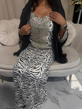 Load image into Gallery viewer, Zebra Makhawer &amp; Sheila
