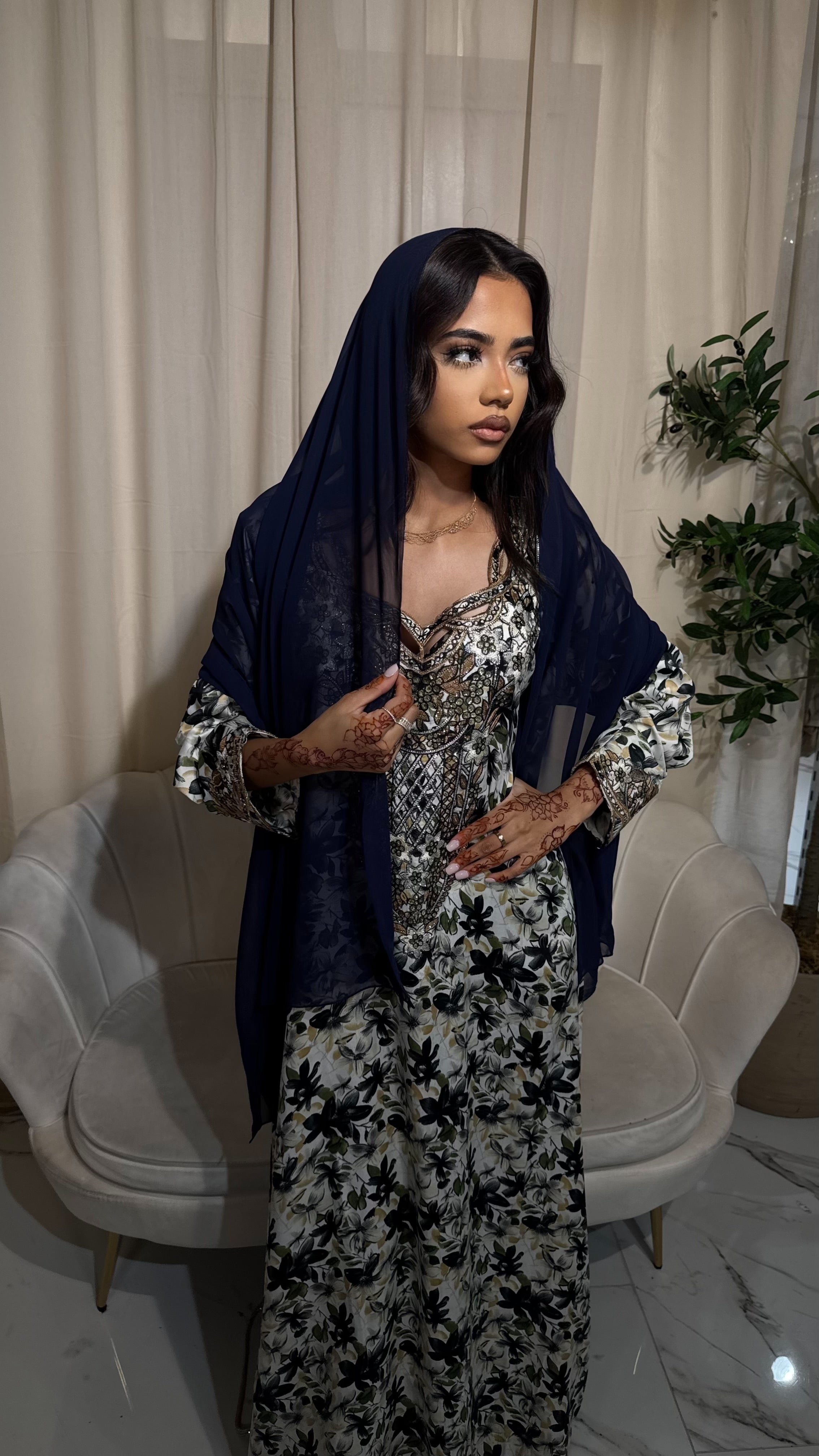 Cut Out Makhawer & Sheila