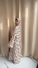 Load image into Gallery viewer, Abstract Chiffon Abaya
