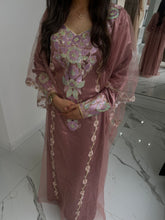 Load image into Gallery viewer, Emirati Thobe (One size)
