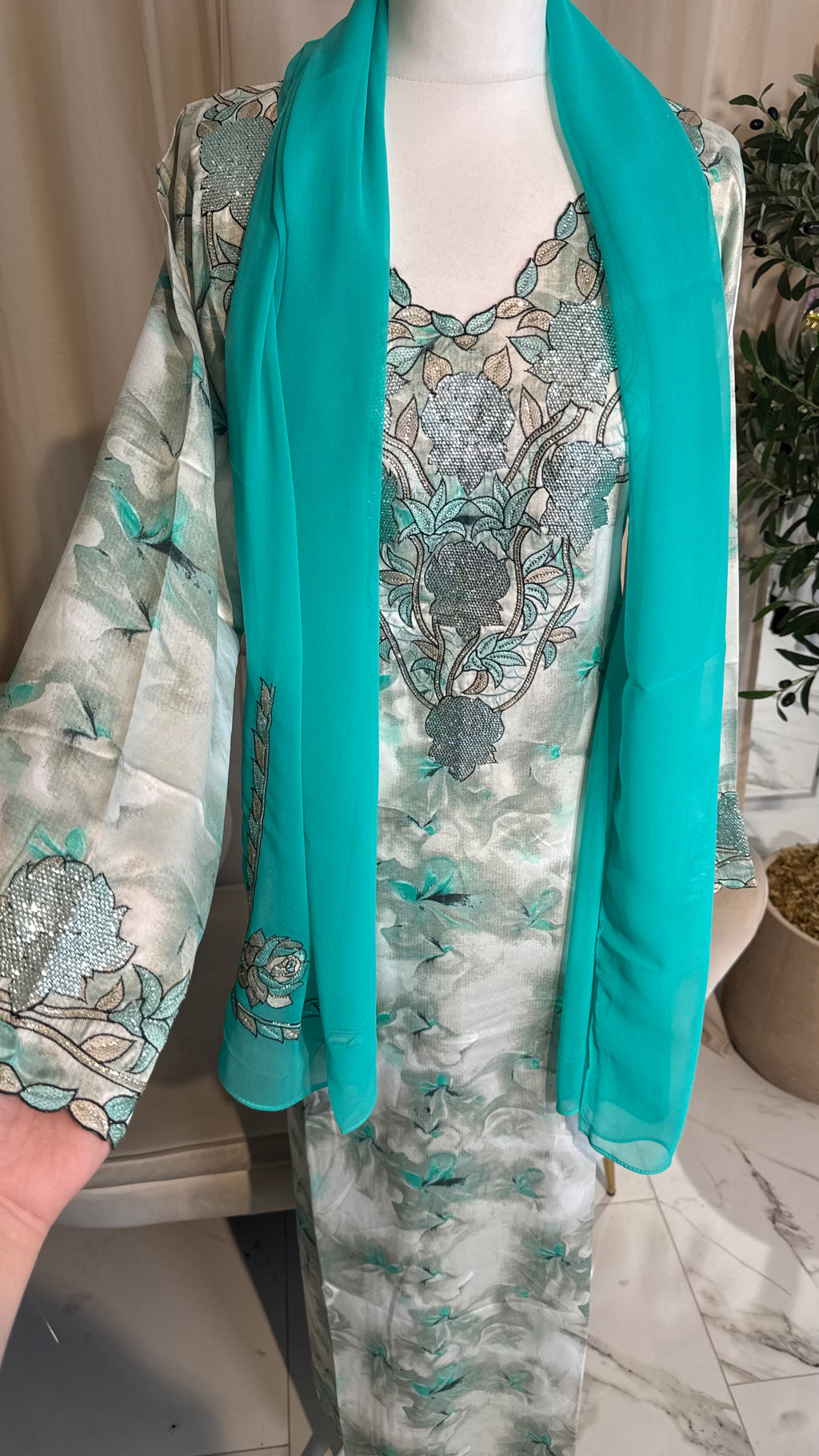 Mint green Makhawer & Sheila