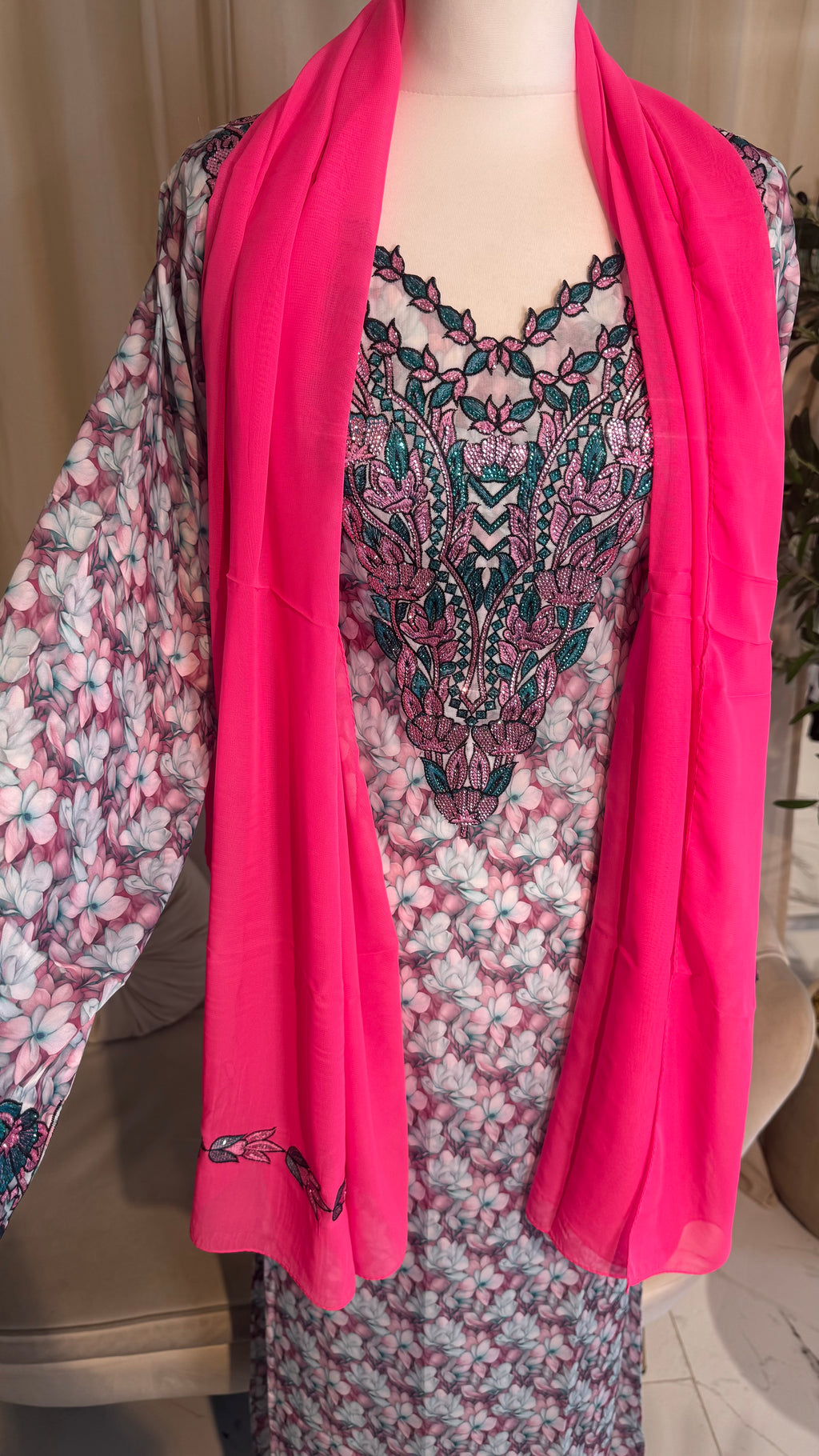 Pink&Turquoise Makhawer & Sheila