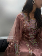 Load image into Gallery viewer, Emirati Thobe (One size)
