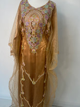 Load image into Gallery viewer, Emirati Thobe (One size)
