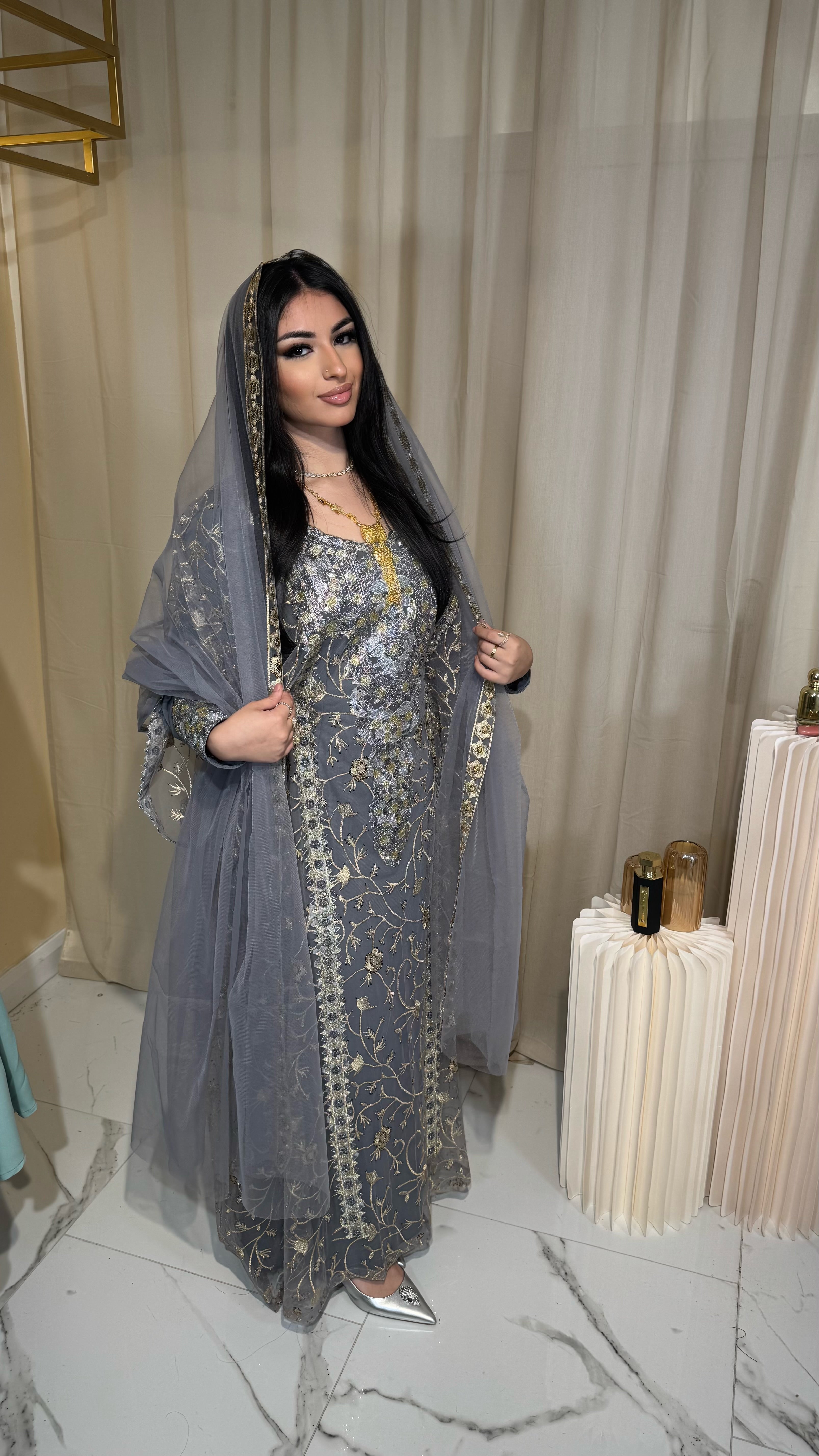 VIP Grey & Gold Emirati Thobe With Veil – Dressline Arabia