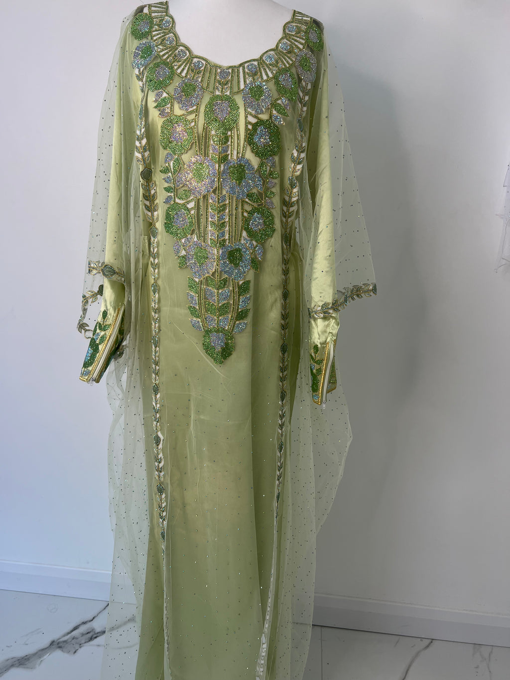 Emirati Thobe (one size)