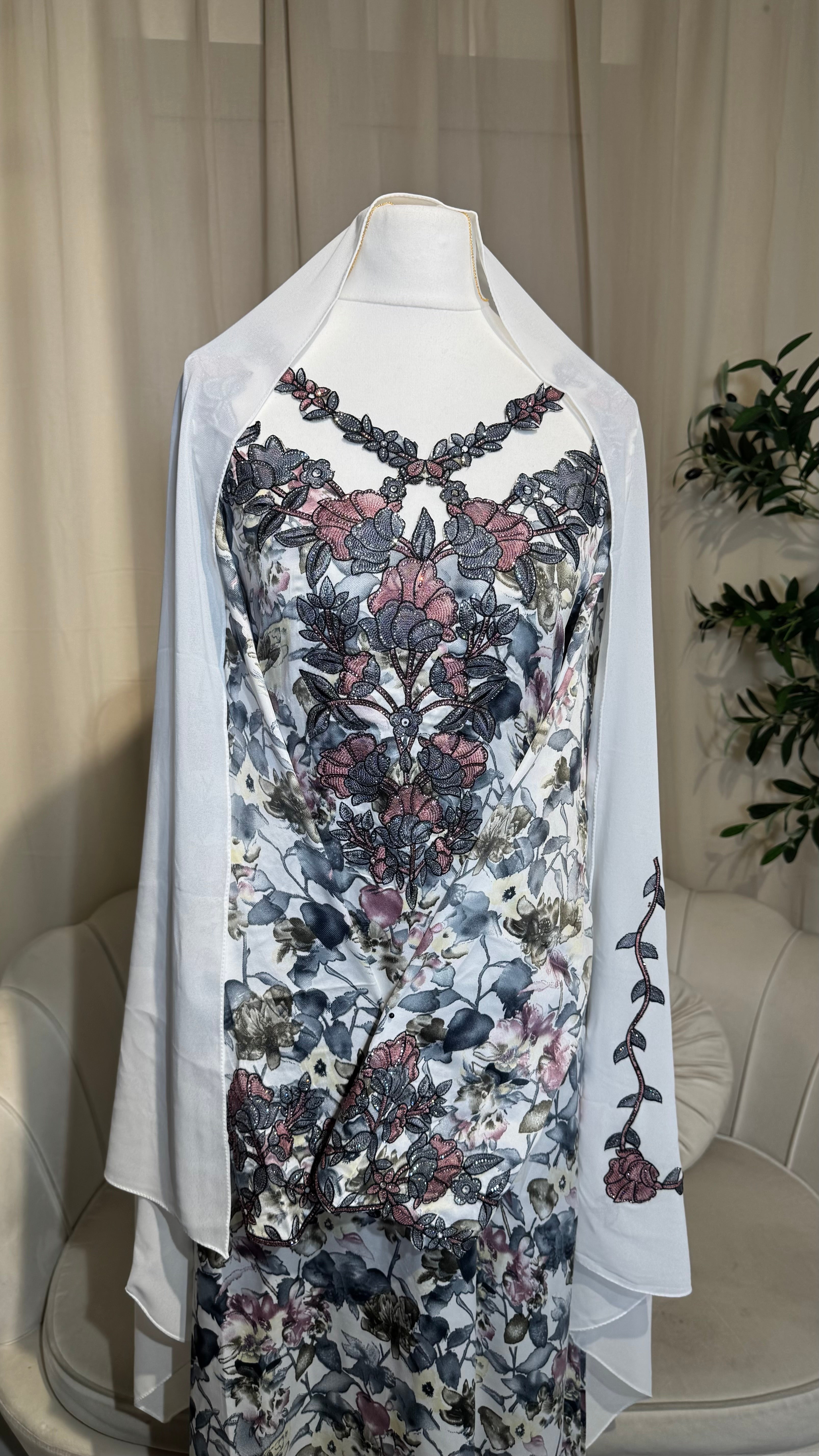 Grey & Pink Cut Out Makhawer