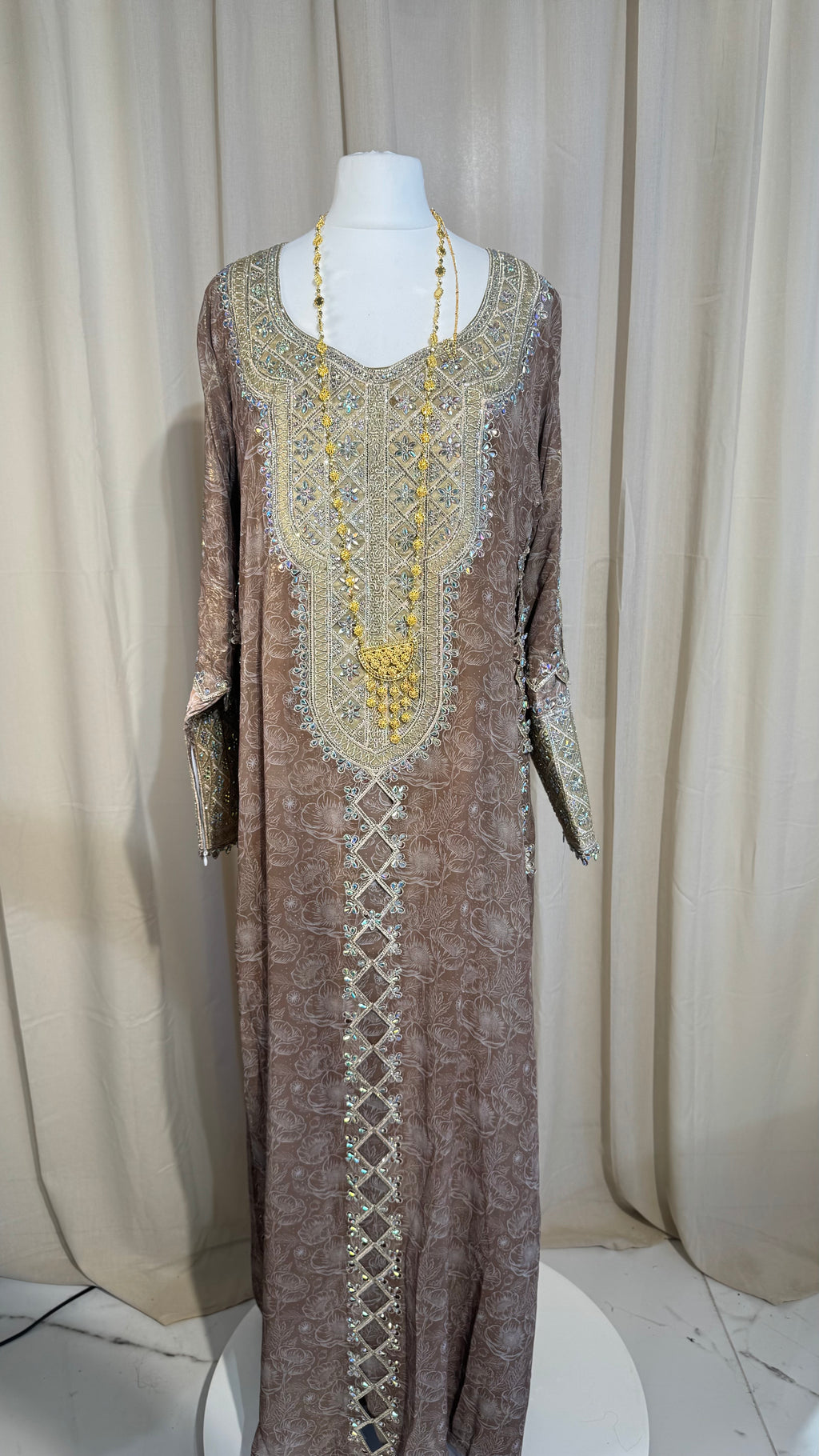 *VIP* Light Brown Emirati Makhawer