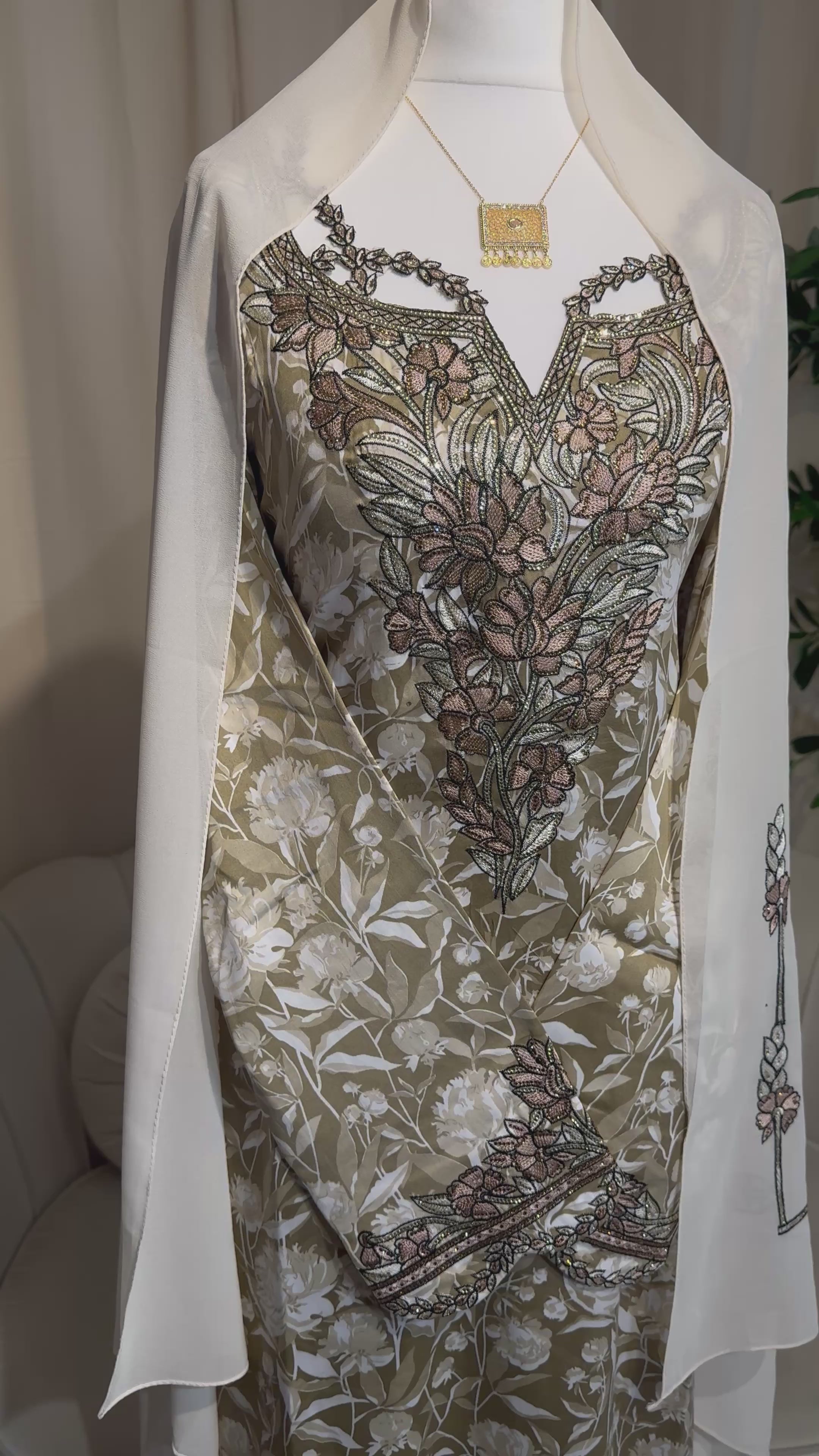 Gold Cut Out Makhawer & Sheila