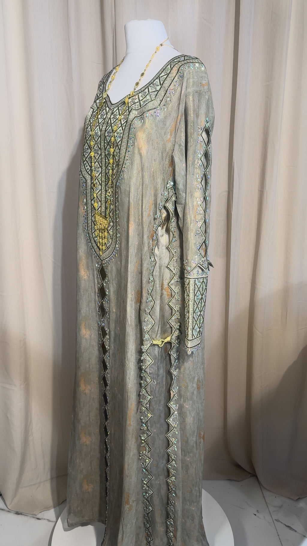 *VIP* Sage Green Emirati Makhawer