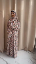 Load and play video in Gallery viewer, Abstract Chiffon Abaya
